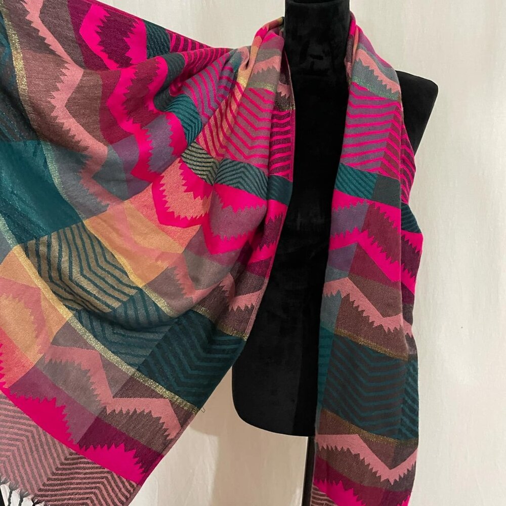 Forever 21 Aztec Design Scarf - Picture 3 of 6